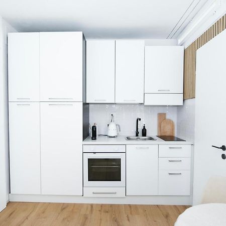 Bright Tiny Studio - Shared Pool & Sauna - Free Parking - Air Condition Muralto 外观 照片