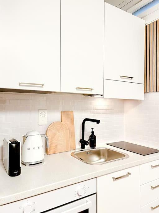 Bright Tiny Studio - Shared Pool & Sauna - Free Parking - Air Condition Muralto 外观 照片