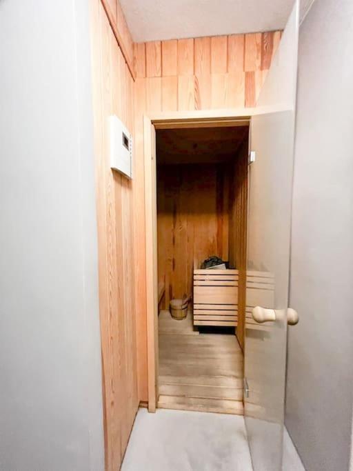 Bright Tiny Studio - Shared Pool & Sauna - Free Parking - Air Condition Muralto 外观 照片