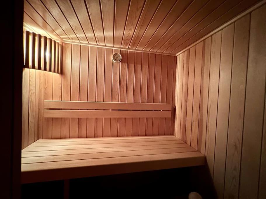 Bright Tiny Studio - Shared Pool & Sauna - Free Parking - Air Condition Muralto 外观 照片