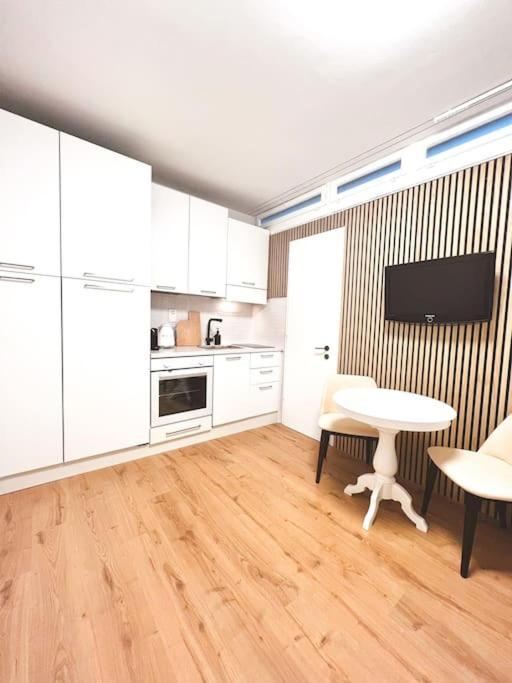 Bright Tiny Studio - Shared Pool & Sauna - Free Parking - Air Condition Muralto 外观 照片